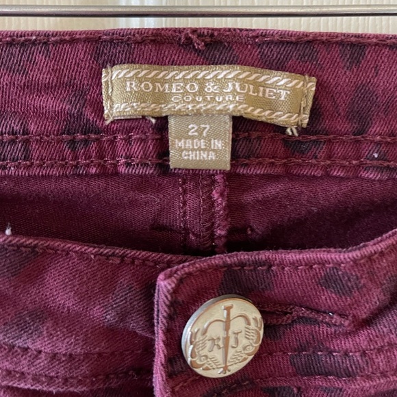 Romeo & Juliet Couture Jeans • Womans 27 - Picture 2 of 4